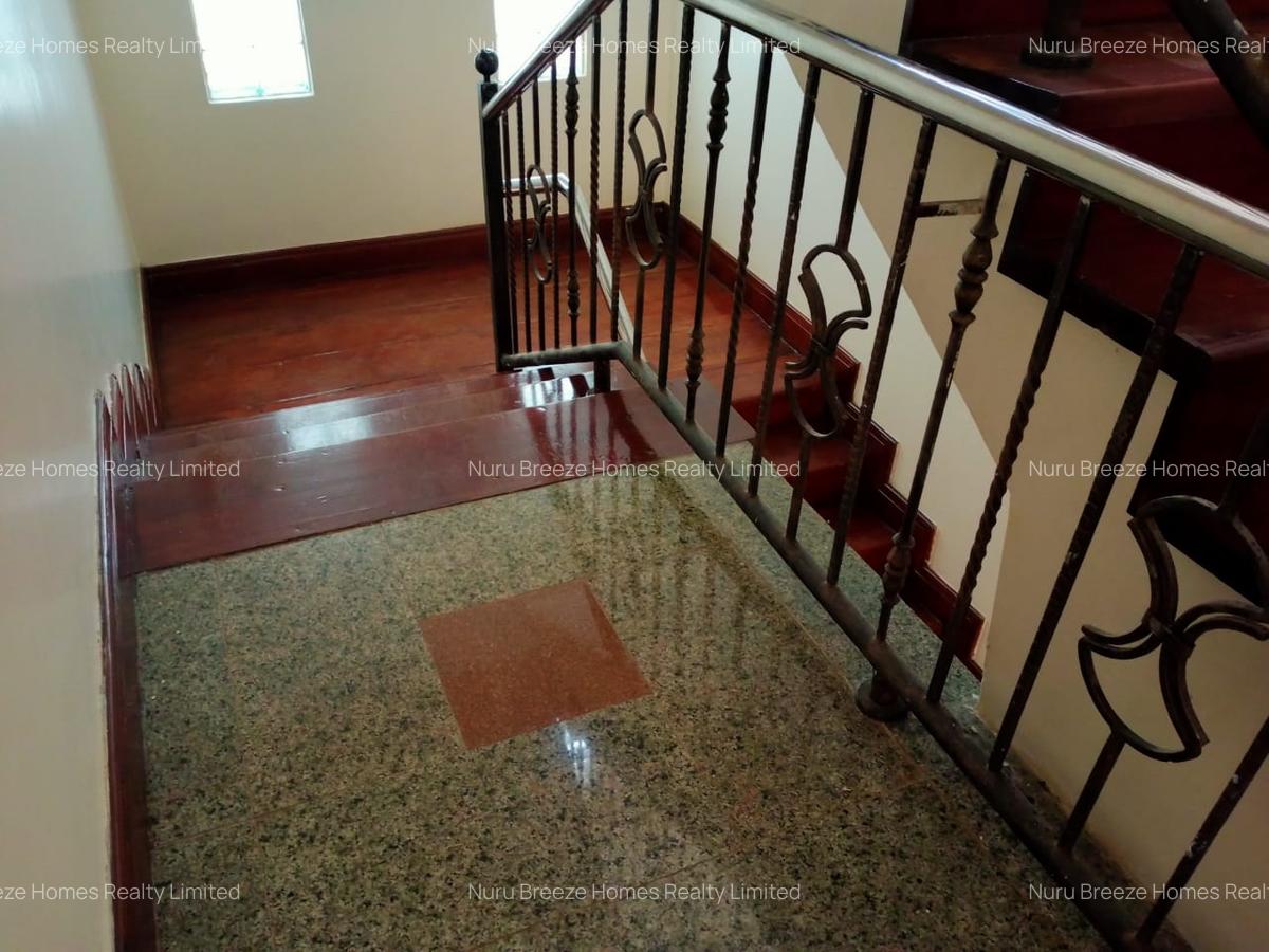 5 Bed Townhouse with En Suite in Brookside - 5