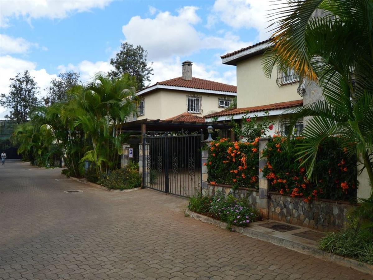 4 Bed Townhouse in Dennis Pritt - 4