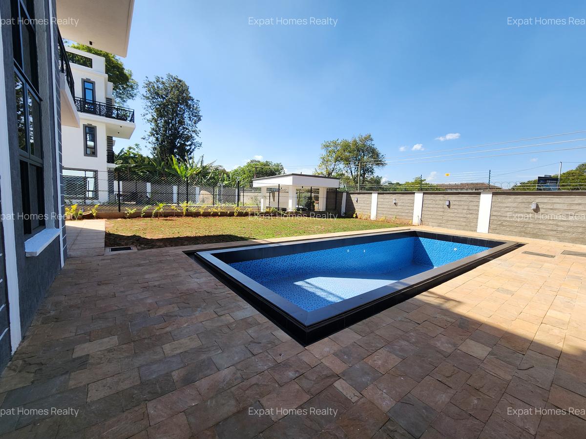 5 Bed Villa with En Suite in Lavington - 4