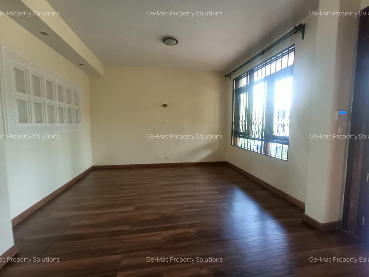 4 Bed House with En Suite in Runda - 9