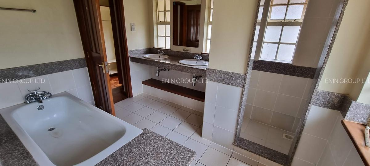 5 Bed Townhouse with En Suite at Lone Tree - 13