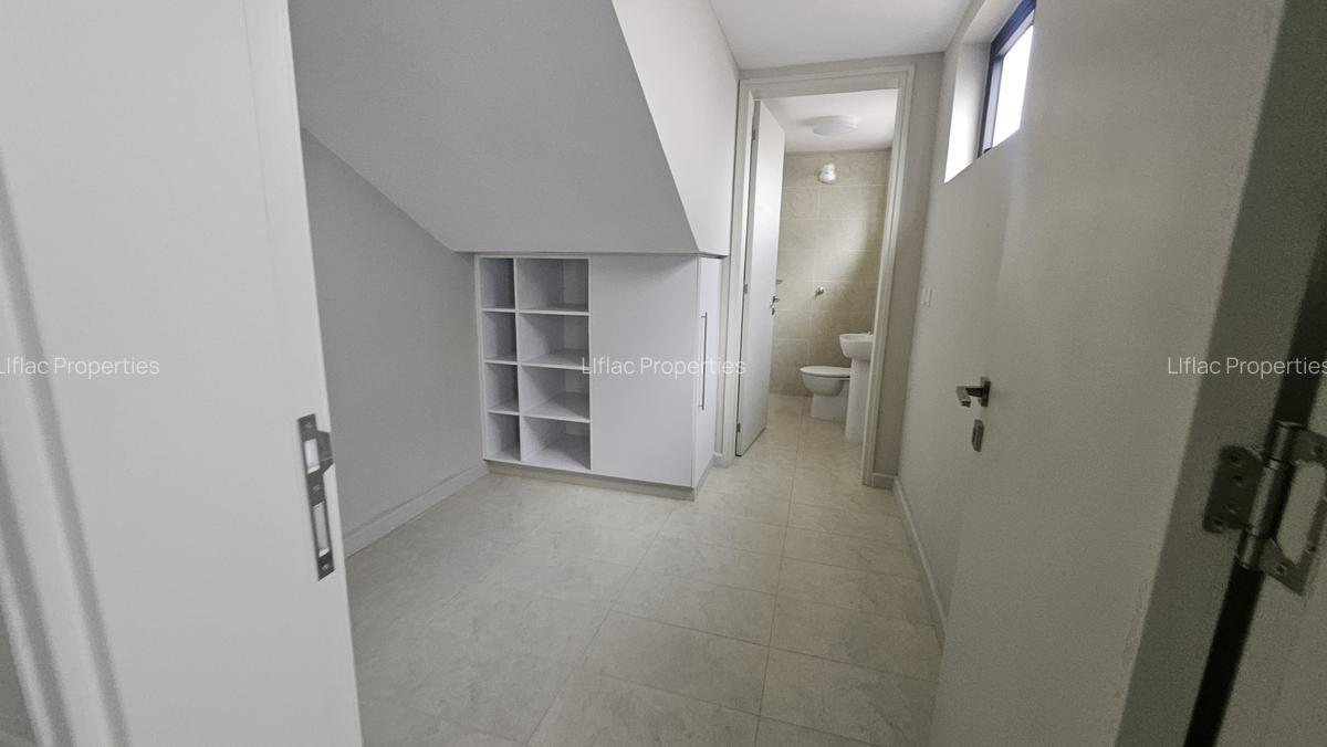 4 Bed Townhouse with En Suite at Five Star Paradise - 16