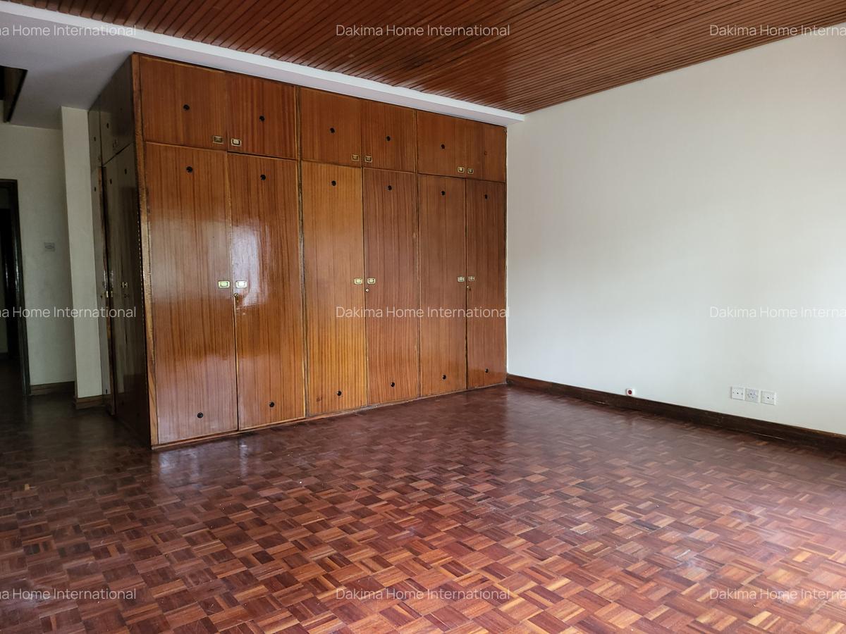 4 Bed Townhouse with En Suite in Rhapta Road - 9