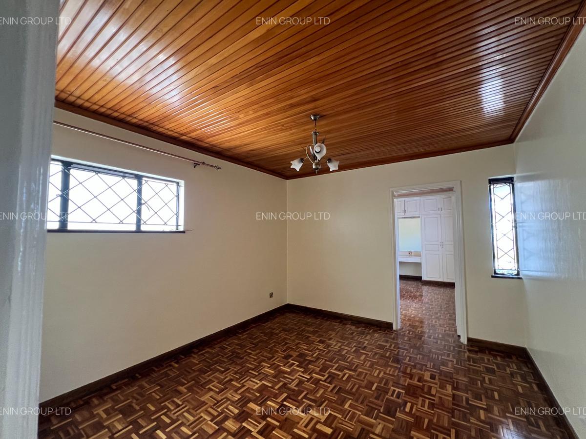 4 Bed Townhouse with En Suite at Brookside Drive - 16