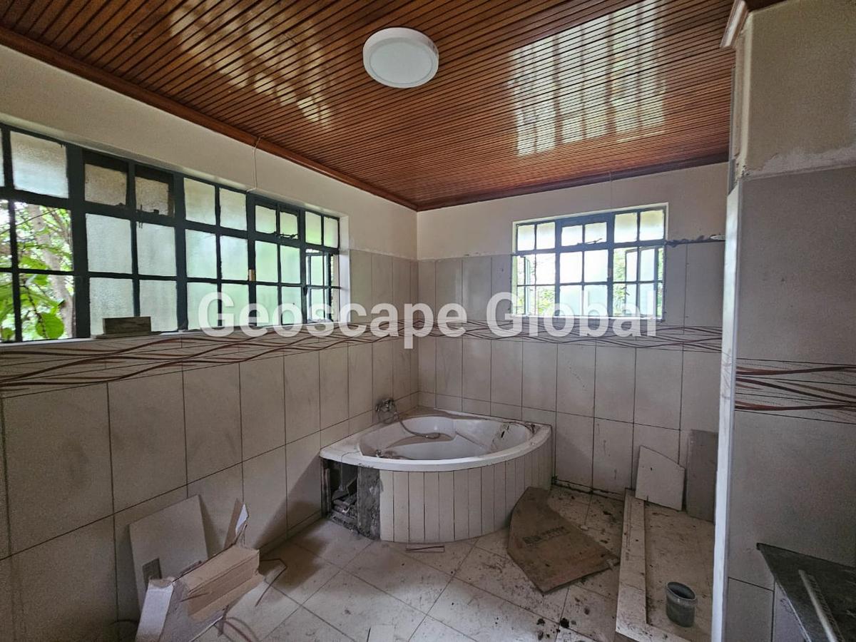 5 Bed House with En Suite at Nyari - 7