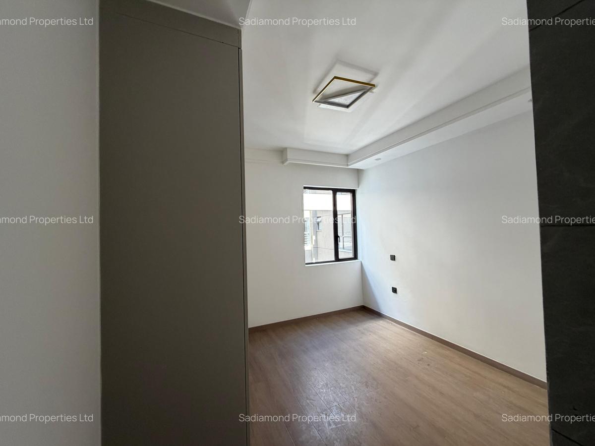 3 Bed Apartment with En Suite in Riverside - 2