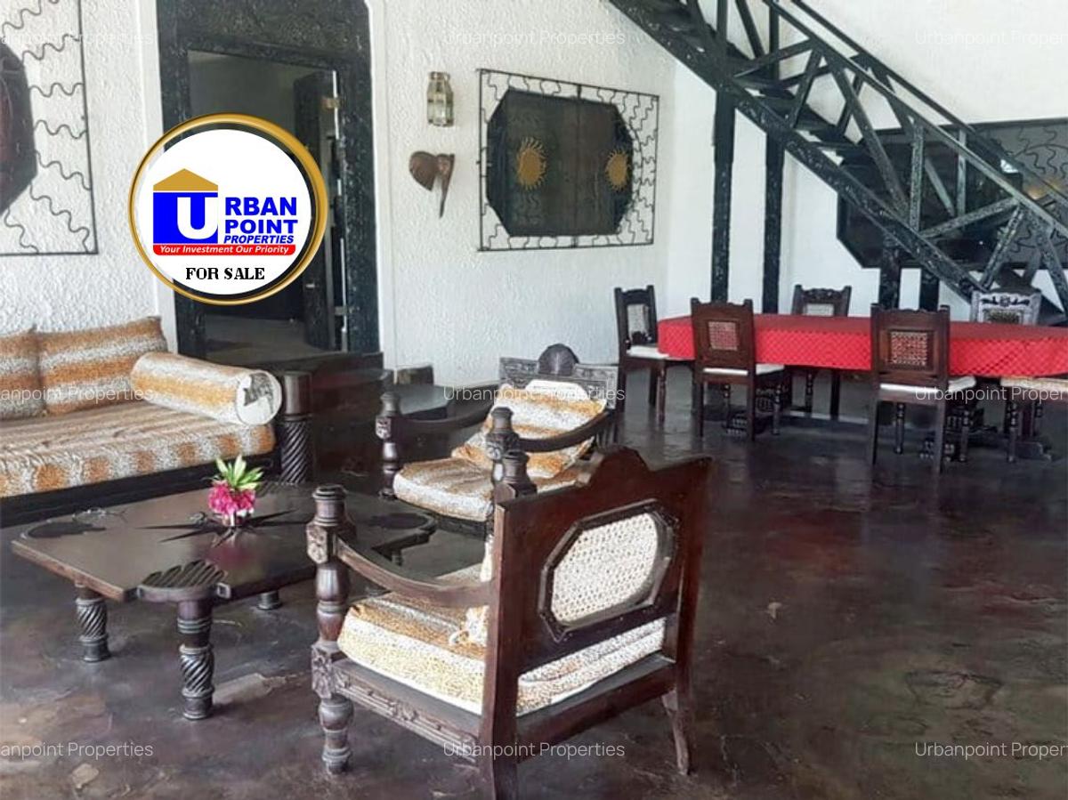 5 Bed Villa with En Suite in Watamu - 11