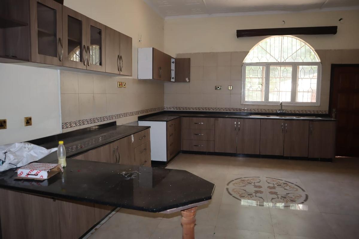 6 Bed House with En Suite in Karen - 5