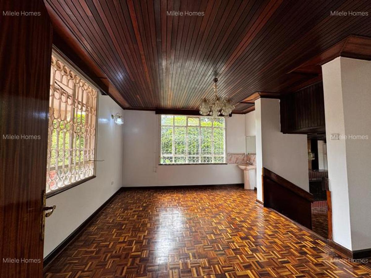 4 Bed Villa with En Suite at Mimosa Drive - 8