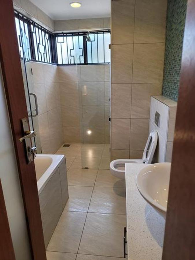 5 Bed Townhouse with En Suite in Lavington - 10