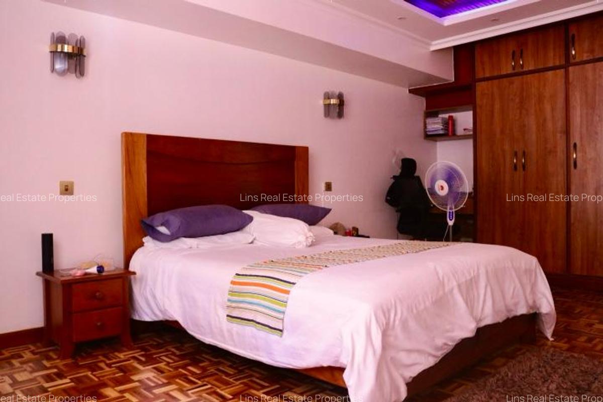 4 Bed Townhouse with En Suite in Brookside - 12