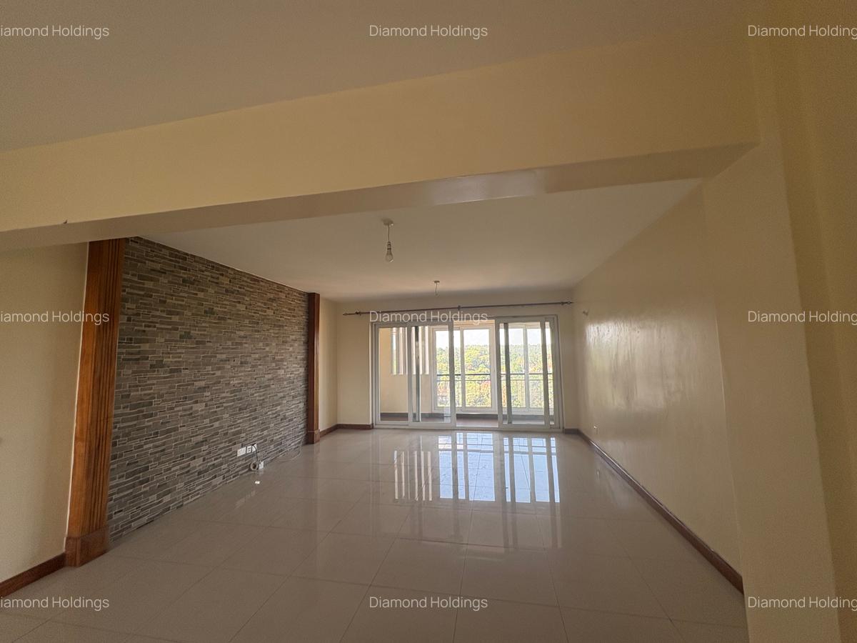 4 Bed Apartment with En Suite in Parklands - 4