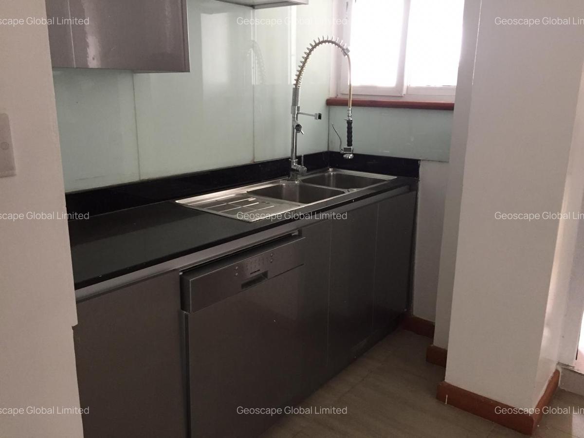 4 Bed Apartment with En Suite in General Mathenge - 9