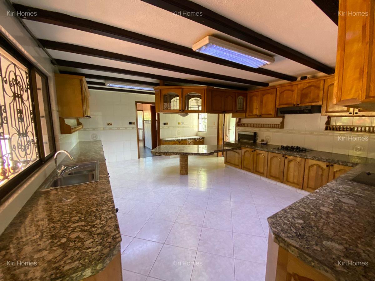 7 Bed Townhouse with En Suite in Gigiri - 15