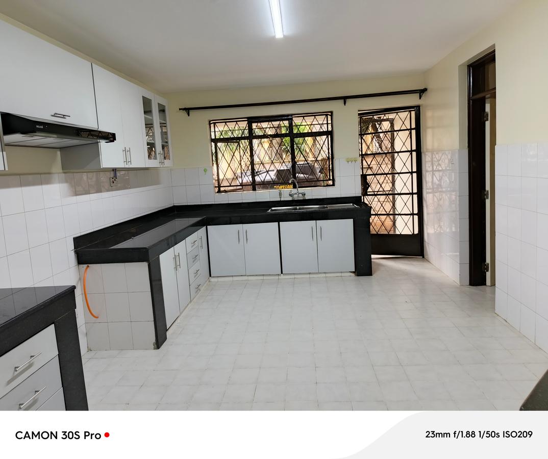 4 Bed Apartment with En Suite at Lavington - 4 4 Bed Apartment with En Suite at Lavington - 4