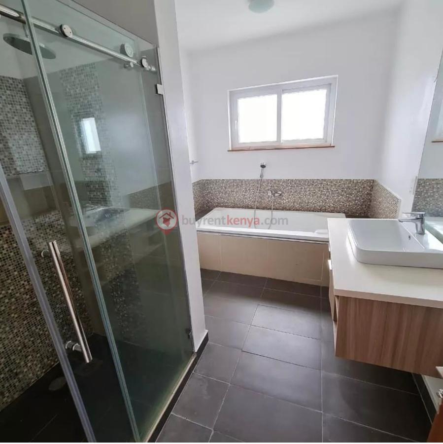 Serviced 2 Bed Apartment with En Suite in Kilimani - 4