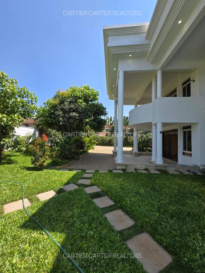 5 Bed House with En Suite in Runda - 2