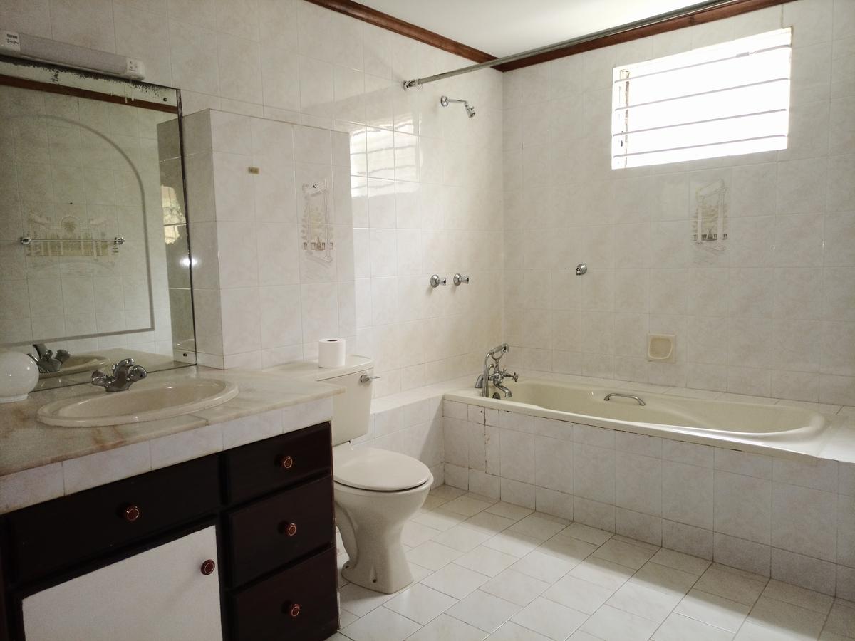 5 Bed House with En Suite in Gigiri - 12