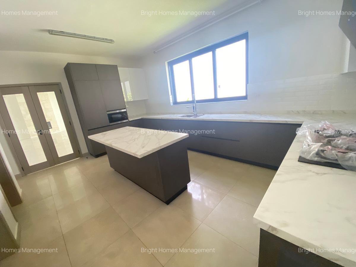 5 Bed Townhouse with En Suite in Lavington - 9