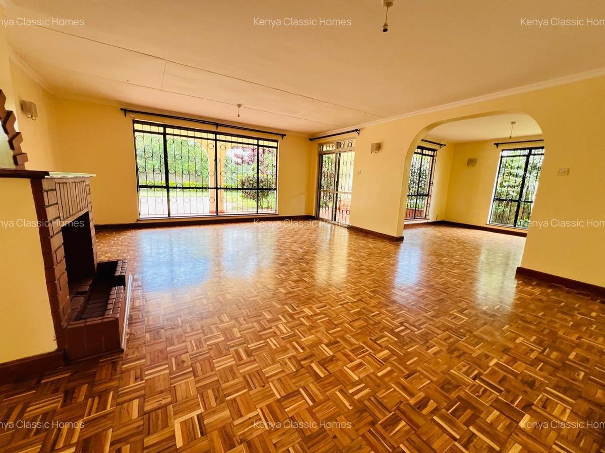 4 Bed House with En Suite at Mountain View - 12