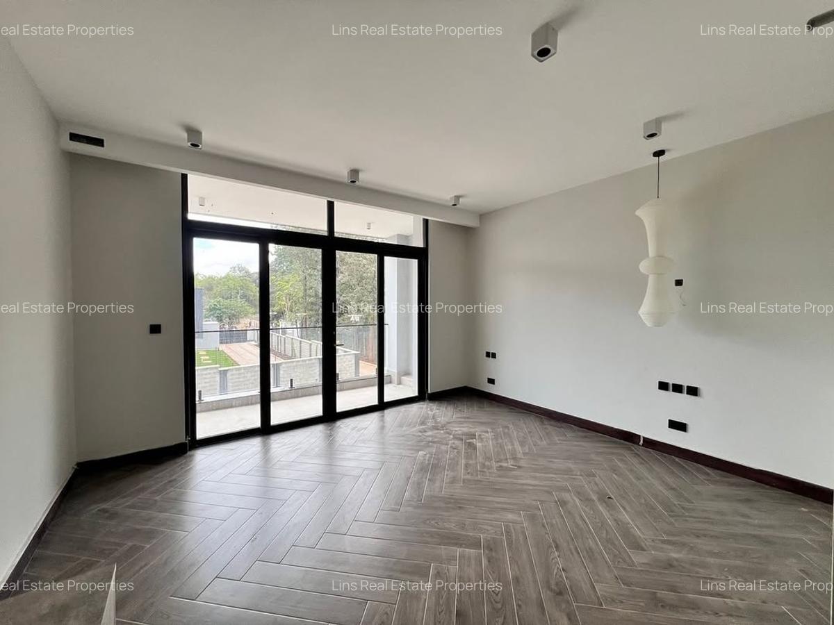 5 Bed House with En Suite in Nyari - 3