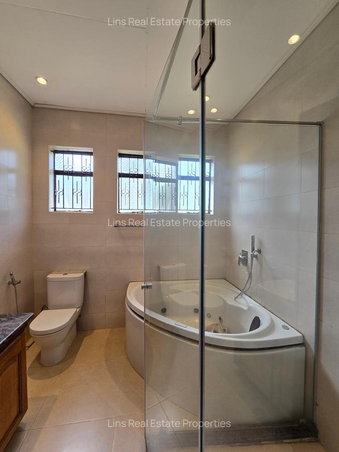 5 Bed Townhouse with En Suite in Westlands Area - 11