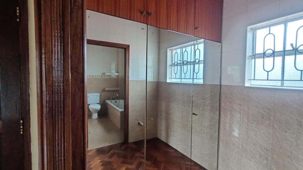 5 Bed Townhouse with En Suite in Lavington - 8