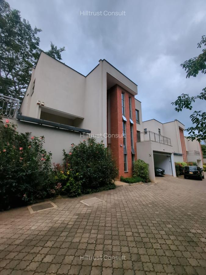 5 Bed Townhouse with En Suite in Lavington - 3