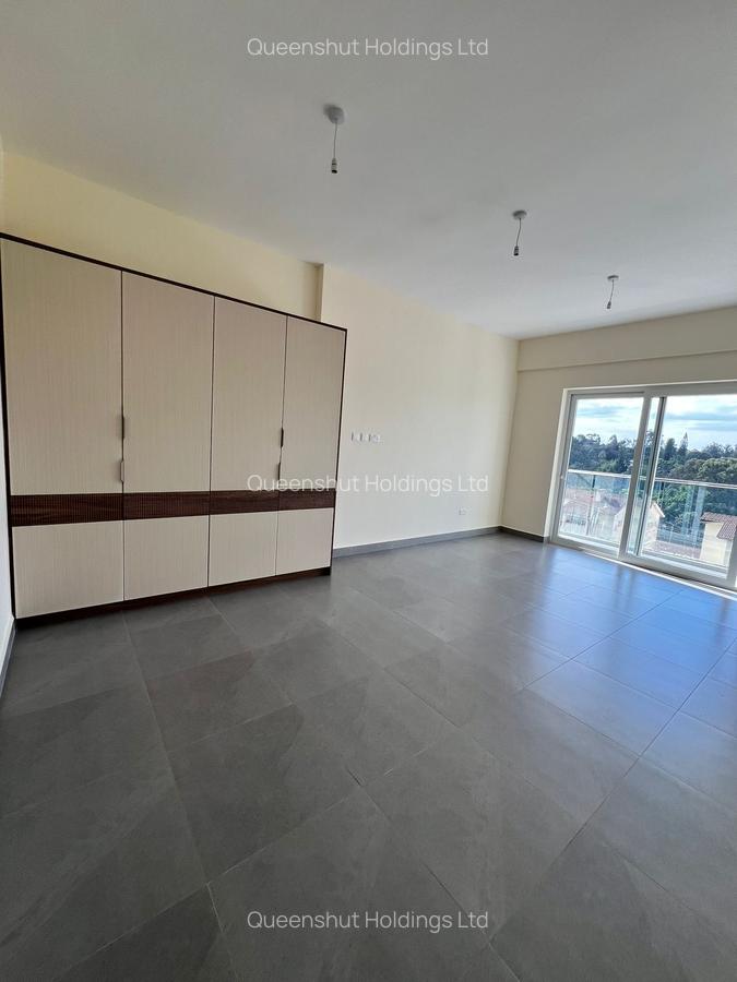 3 Bed Apartment with En Suite in Parklands - 5