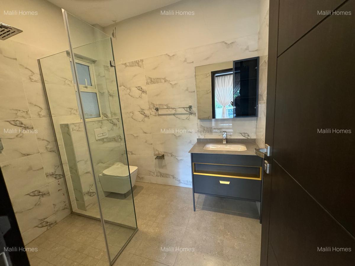 2 Bed Apartment in Riverside - 6