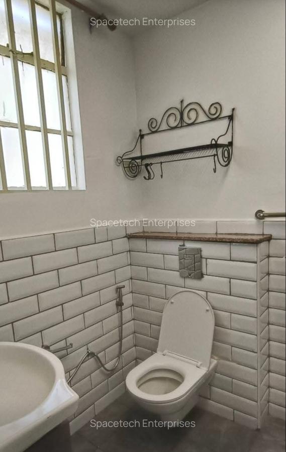 5 Bed House with En Suite in Nyari - 14