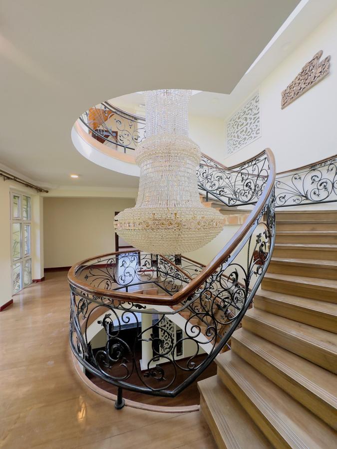5 Bed House with En Suite at Mimosa Drive - 10