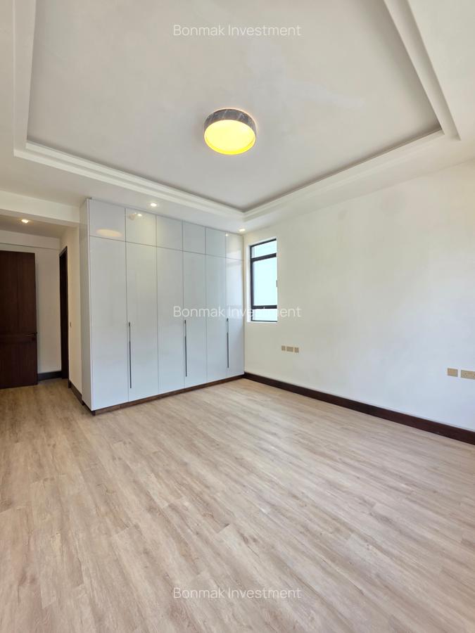 6 Bed Townhouse with En Suite at Old Kitusuru - 19