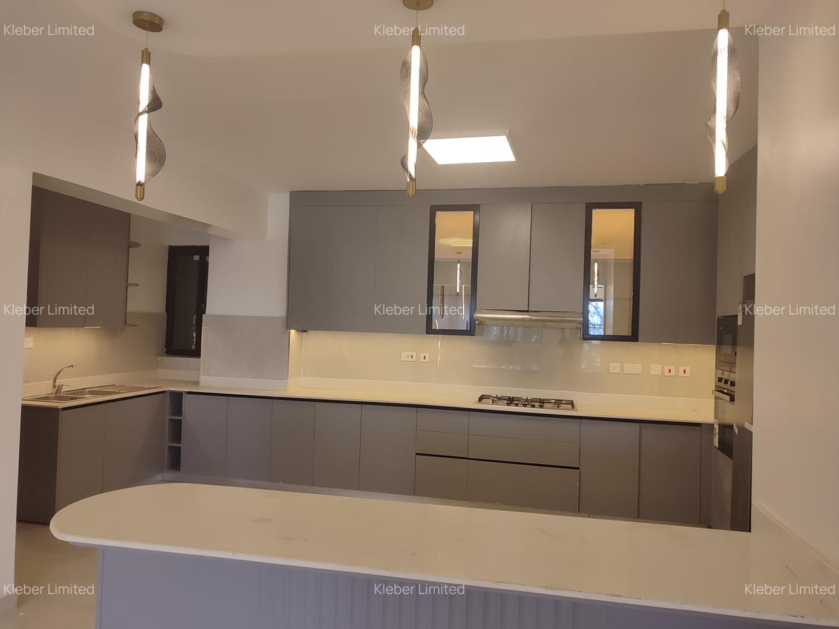 1 Bed Apartment with En Suite in Parklands - 4