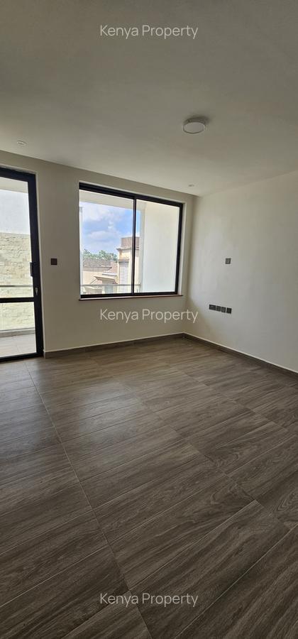 5 Bed Villa with En Suite at James Gichuru Road - 4