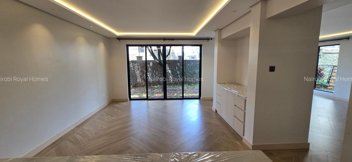 5 Bed House with En Suite at Lavington Green - 10