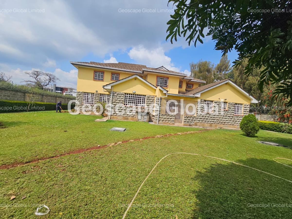 5 Bed House with En Suite in Runda - 2