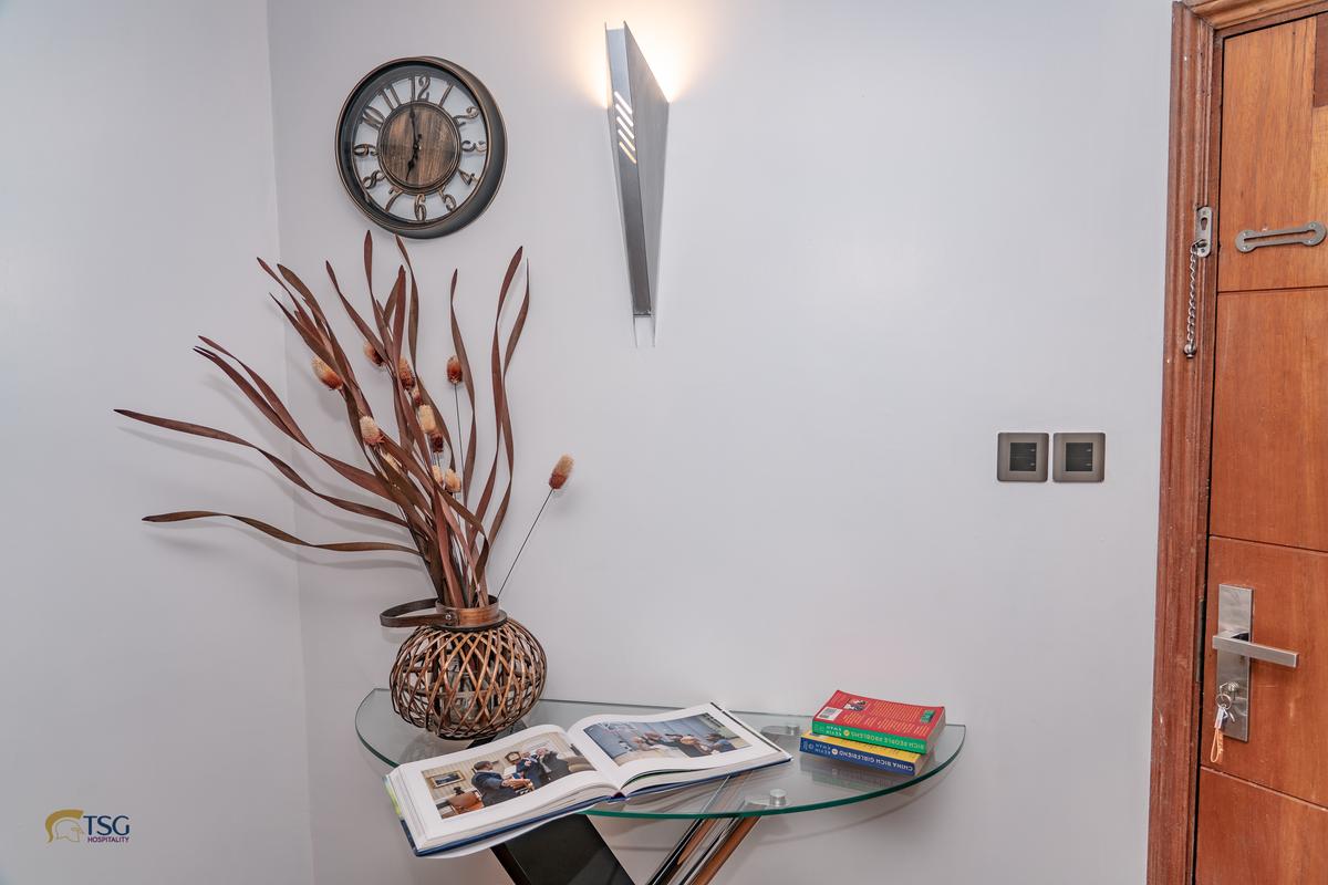 Serviced 2 Bed Apartment with En Suite at Wood Avenue - 19