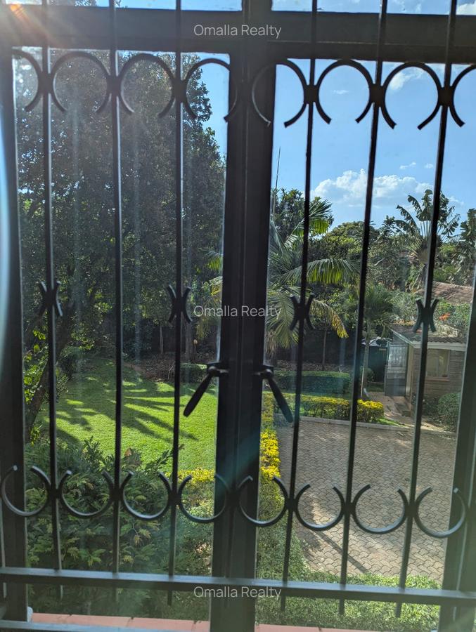 5 Bed House with En Suite in Runda - 17