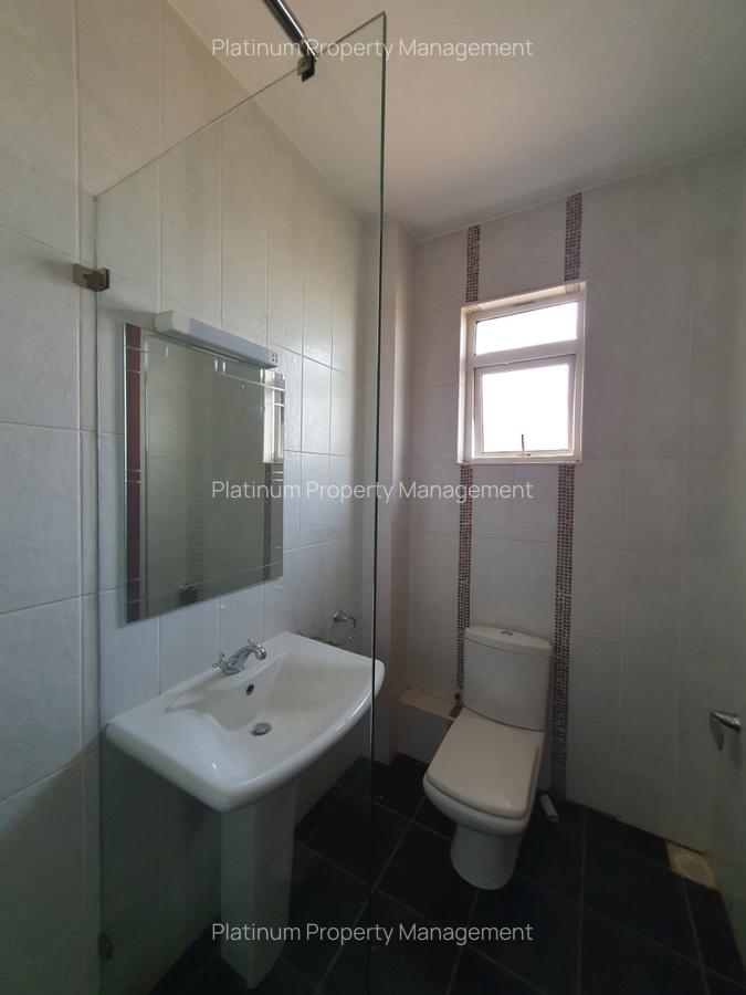 3 Bed Apartment with En Suite at Brookside - 11