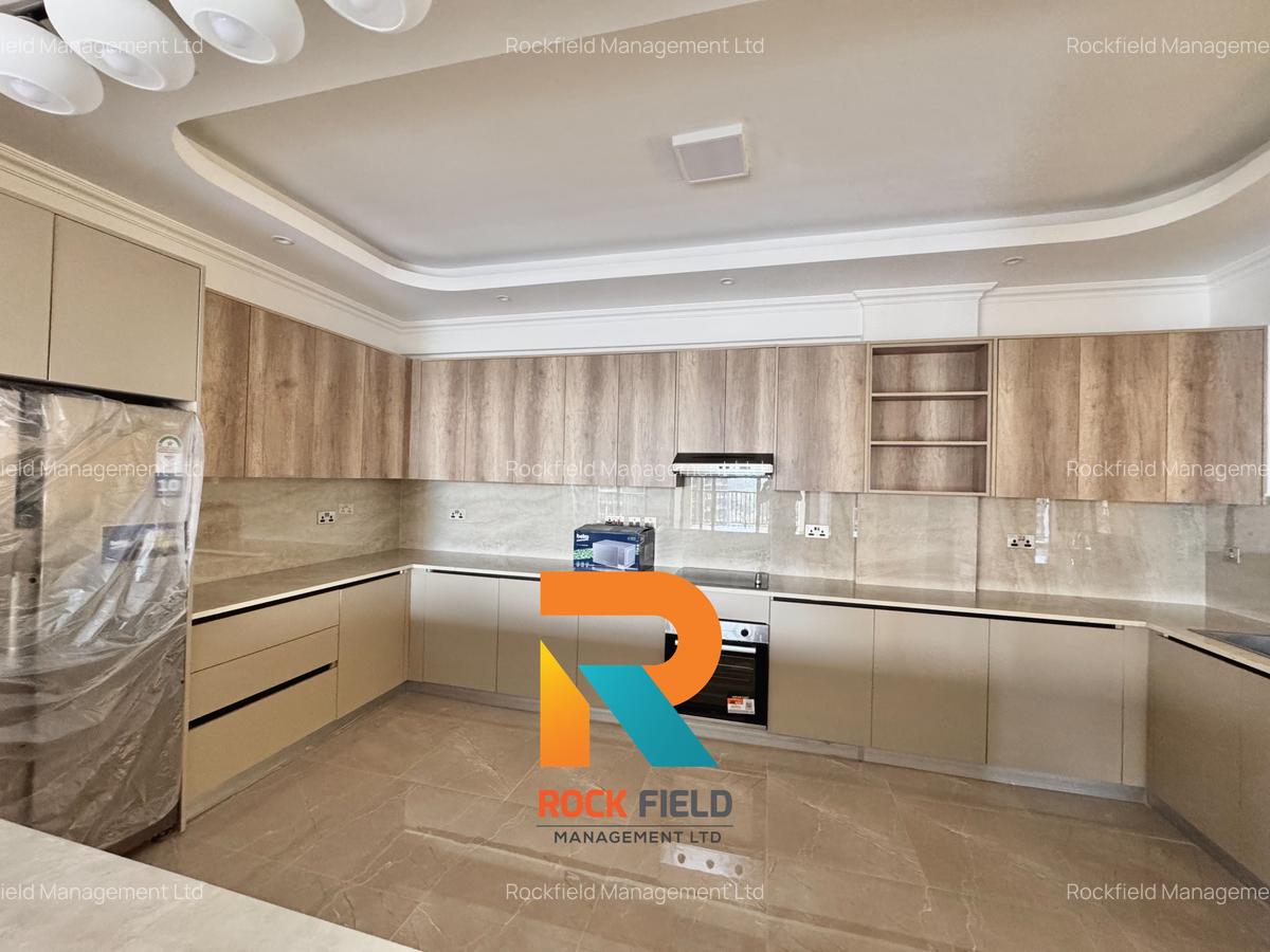 3 Bed Apartment with En Suite in Brookside - 2