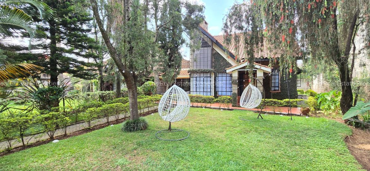 3 Bed House with En Suite in Ridgeways - 2