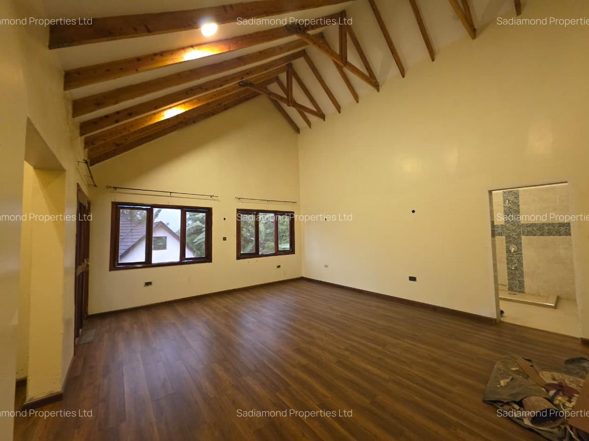 7 Bed House with En Suite in Ridgeways - 7