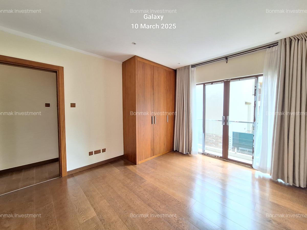 5 Bed Townhouse with En Suite at Lavington Green - 9