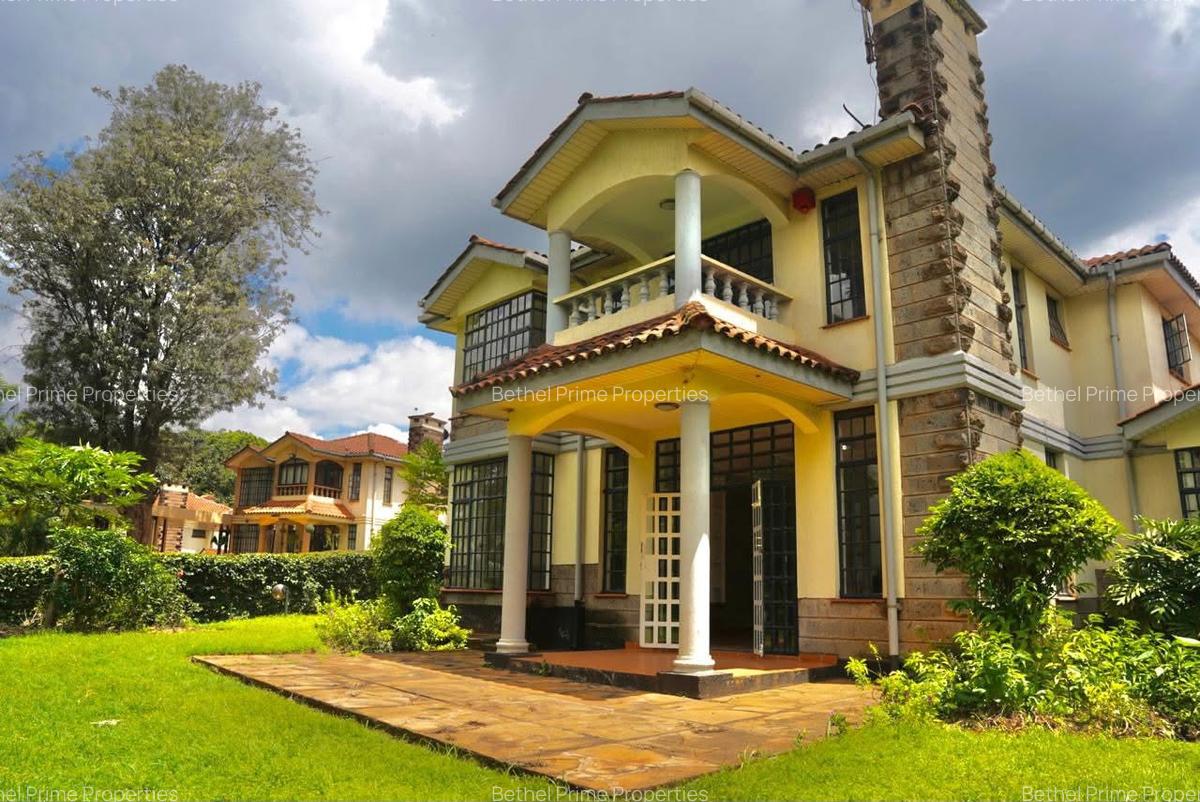 4 Bed Townhouse with En Suite in Rosslyn - 2
