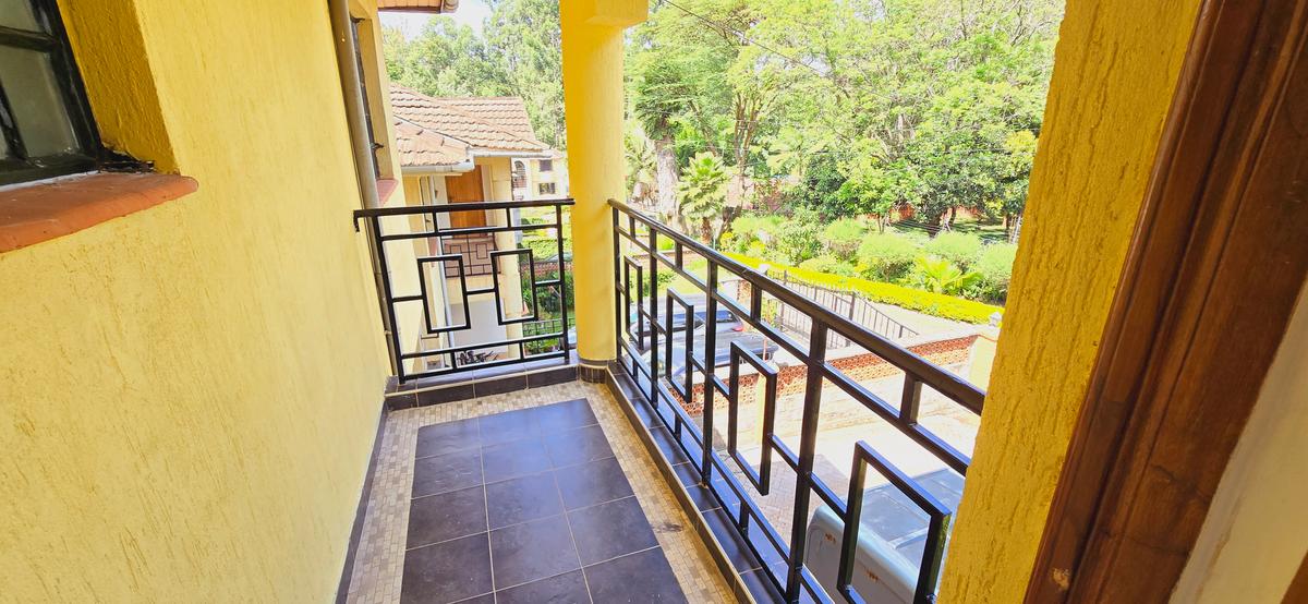 4 Bed Townhouse with En Suite at Lavington - 8