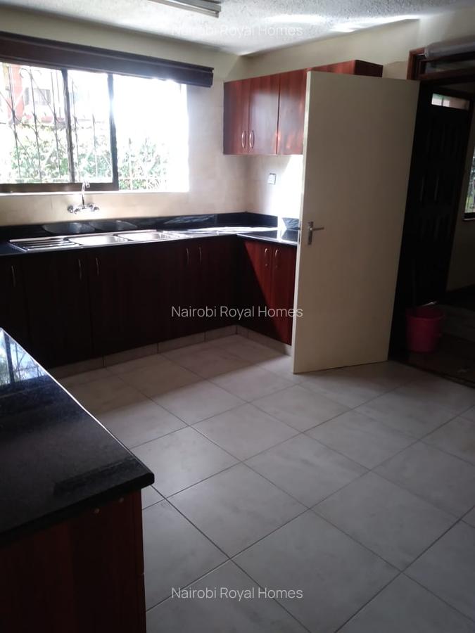 5 Bed Townhouse with En Suite at Muringa Road - 12