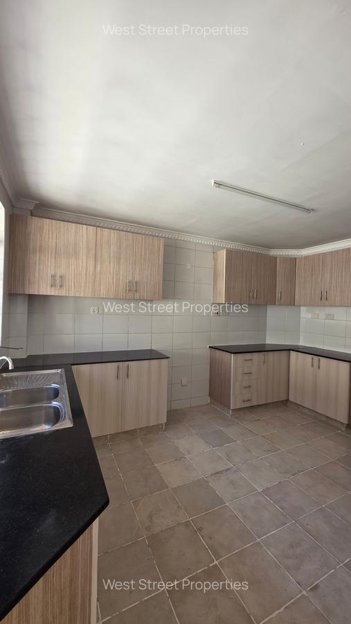 3 Bed Apartment with En Suite at Mbaazi Lane - 12