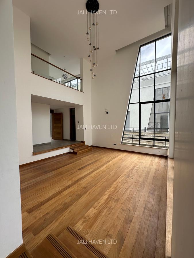 5 Bed Villa with En Suite in Lavington - 4