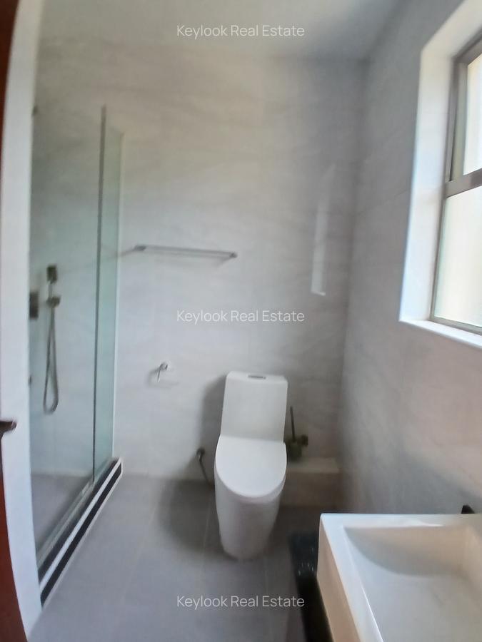 5 Bed Townhouse with En Suite at Lavington - 12